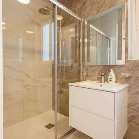 Sliema A28 - 5 Mins Walk To Valletta Ferry - Shopping Mall And Bay Sleeps 7 By Quicktrips Apartment
