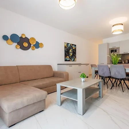 Sliema A28 - 5 Mins Walk To Valletta Ferry - Shopping Mall And Bay Sleeps 7 By Quicktrips *