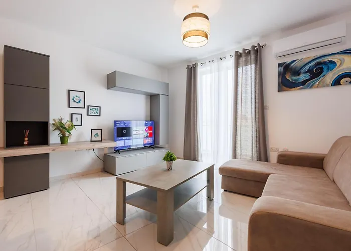 Sliema A28 - 5 Mins Walk To Valletta Ferry - Shopping Mall And Bay Sleeps 8 By Quicktrips * Gzira