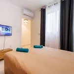 Sliema A28 - 5 Mins Walk To Valletta Ferry - Shopping Mall And Bay Sleeps 7 By Quicktrips 公寓 *