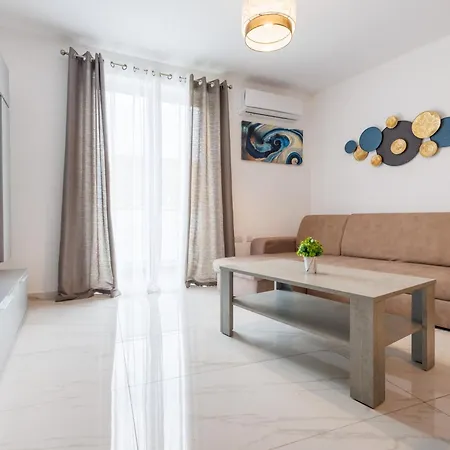 Daire Sliema A28 - 5 Mins Walk To Valletta Ferry - Shopping Mall And Bay Sleeps 8 By Quicktrips *
