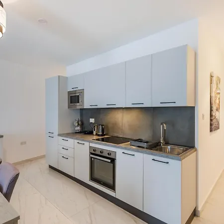 Sliema A28 - 5 Mins Walk To Valletta Ferry - Shopping Mall And Bay Sleeps 7 By Quicktrips * Gzira