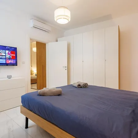 Sliema A28 - 5 Mins Walk To Valletta Ferry - Shopping Mall And Bay Sleeps 8 By Quicktrips Appartement *