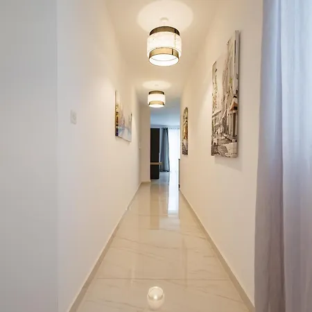 Appartement Sliema A28 - 5 Mins Walk To Valletta Ferry - Shopping Mall And Bay Sleeps 8 By Quicktrips *