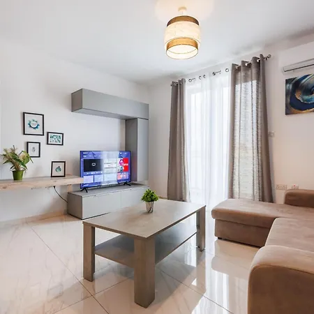Sliema A28 - 5 Mins Walk To Valletta Ferry - Shopping Mall And Bay Sleeps 8 By Quicktrips * Gzira