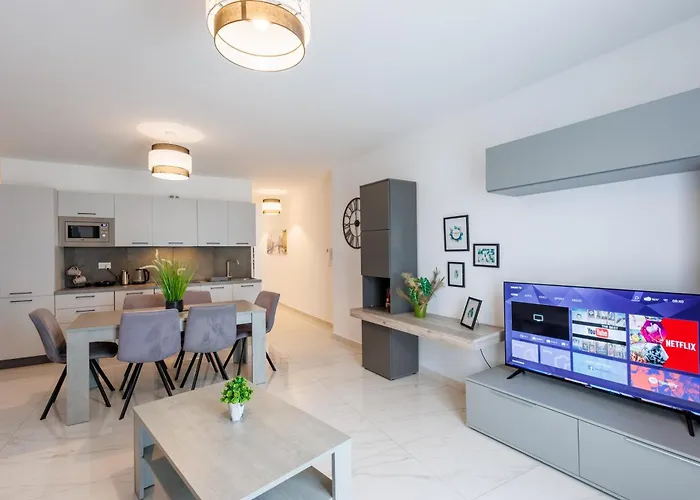 Sliema A28 - 5 Mins Walk To Valletta Ferry - Shopping Mall And Bay Sleeps 8 By Quicktrips Appartement *