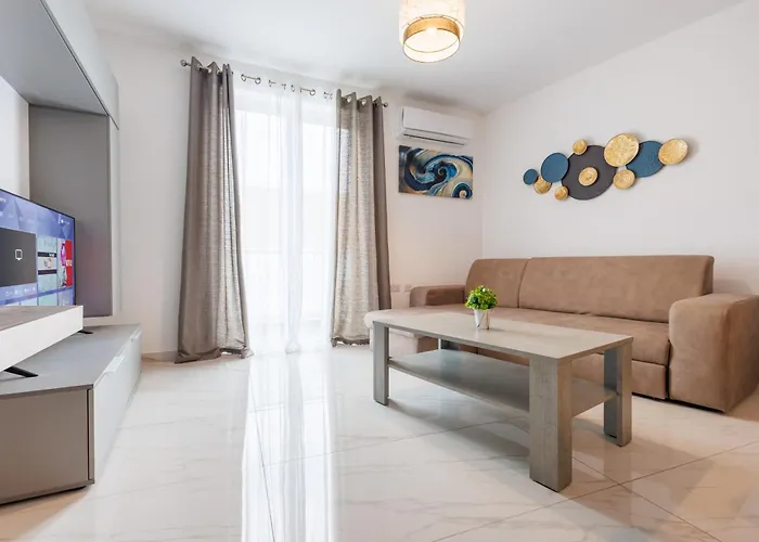 Daire Sliema A28 - 5 Mins Walk To Valletta Ferry - Shopping Mall And Bay Sleeps 8 By Quicktrips *