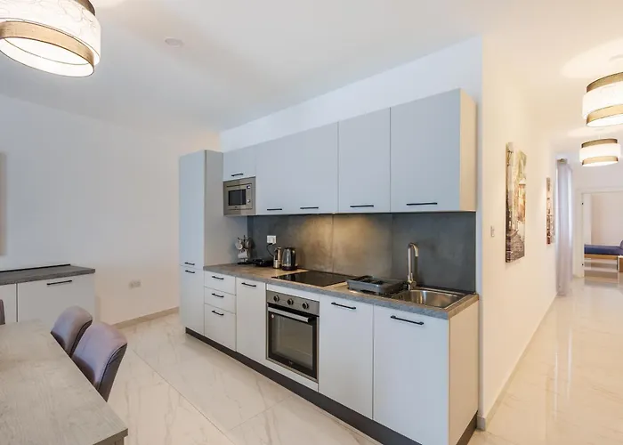 Sliema A28 - 5 Mins Walk To Valletta Ferry - Shopping Mall And Bay Sleeps 8 By Quicktrips * Gzira