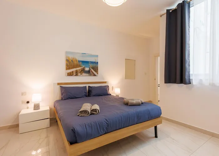 Sliema A28 - 5 Mins Walk To Valletta Ferry - Shopping Mall And Bay Sleeps 8 By Quicktrips Daire *