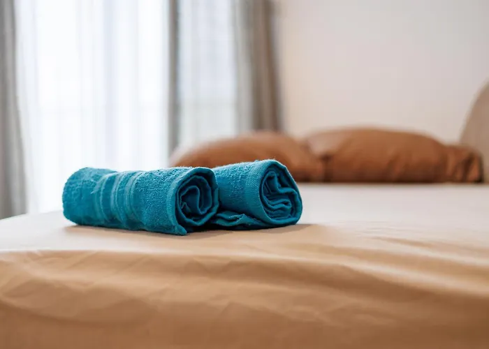 Sliema A28 - 5 Mins Walk To Valletta Ferry - Shopping Mall And Bay Sleeps 8 By Quicktrips