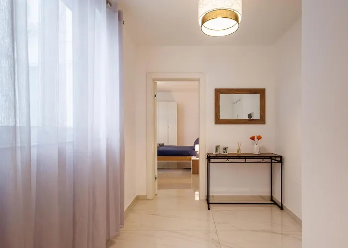 Appartement Sliema A28 - 5 Mins Walk To Valletta Ferry - Shopping Mall And Bay Sleeps 8 By Quicktrips