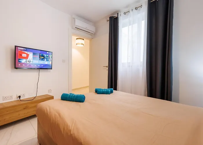 Sliema A28 - 5 Mins Walk To Valletta Ferry - Shopping Mall And Bay Sleeps 8 By Quicktrips Daire *